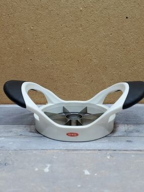 OXO White and Black Apple Slicer with Stainless Steel Blades